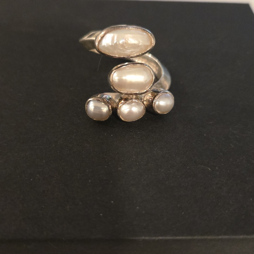 Lilly Barrack Elegant Silver and Pearl Women's Ring